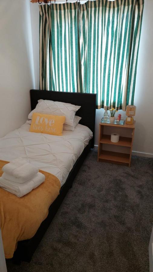 Lizras Bed & Breakfast Farnworth Dış mekan fotoğraf